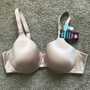 Bali bra 42 C bra -smoothing. New with Tags NWT